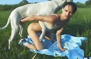 Trò chơi tình dục động vật với một cô gái tóc vàng nóng bỏng